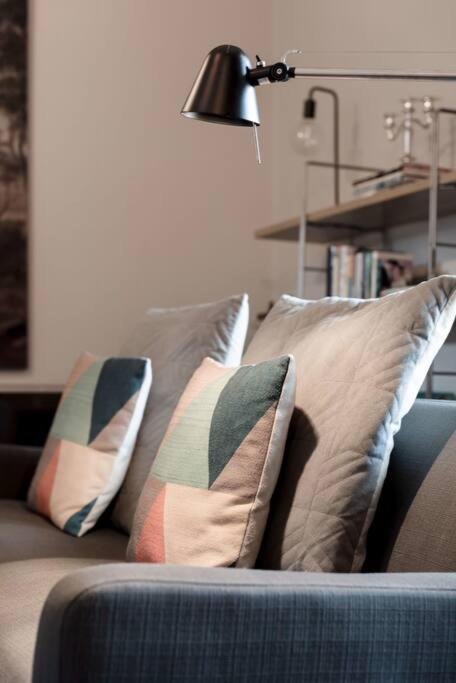 Апартаменты Generous Victorian Terrace In Cbd - Parking & Wifi Лонсестон Экстерьер фото